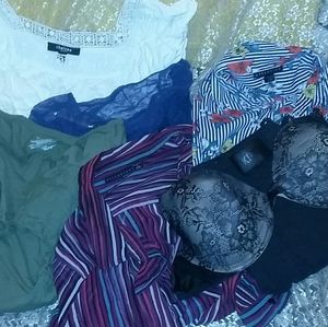 5 tops, 1 bra 1jeans. Bundle